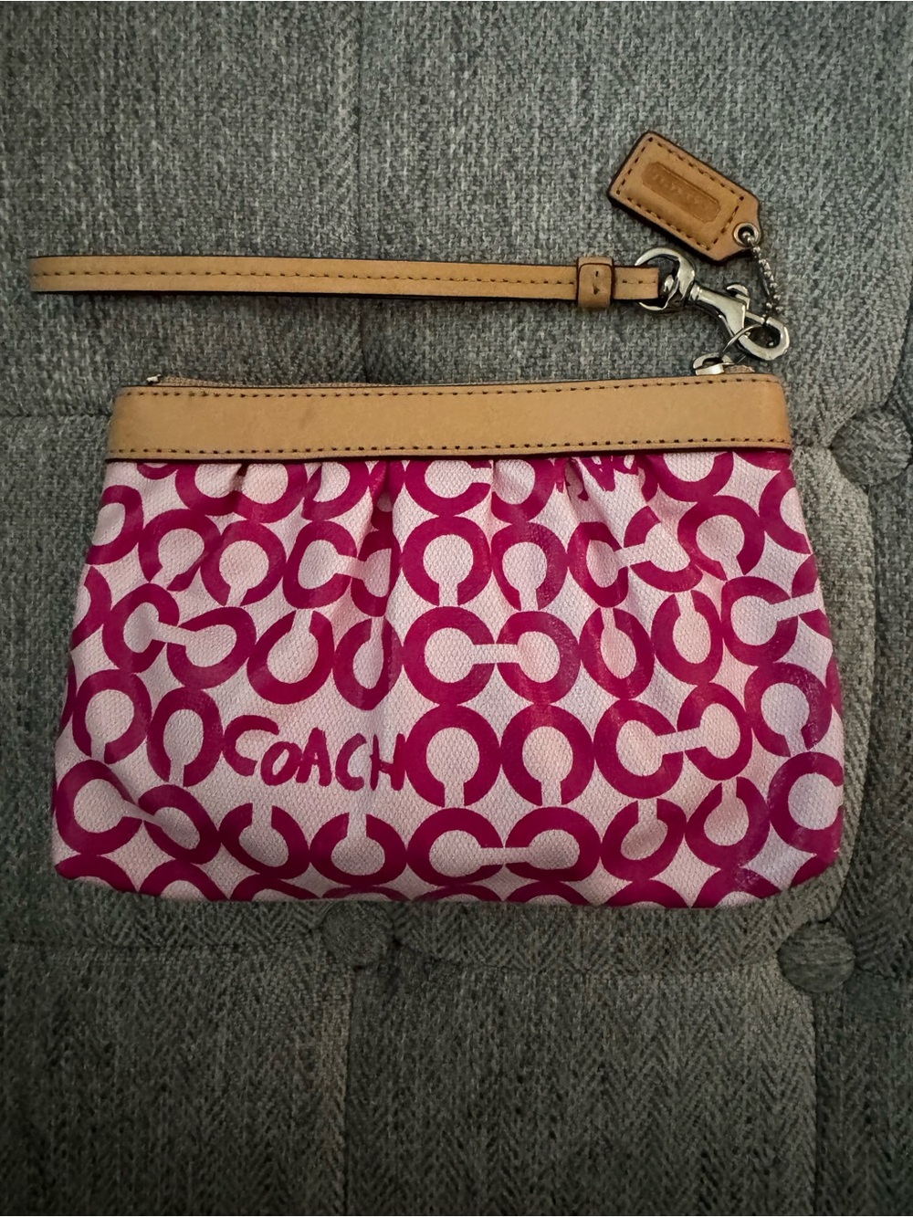 Like New, Coach Leah op art “ C”, coated canvas pink/ tan wristlet .